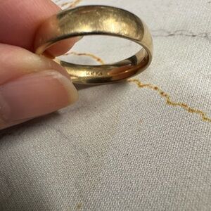 Men’s 14k gold wedding band